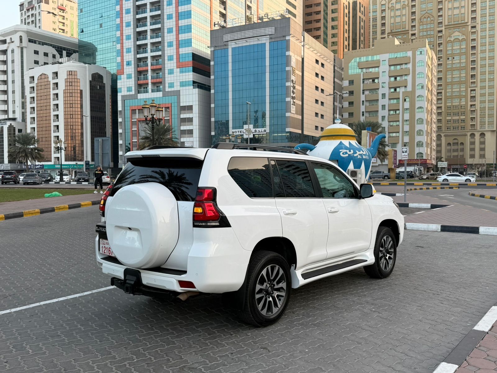 Land  Cruiser Prado VX 2022 White image